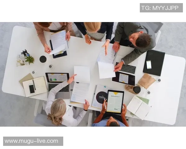 三对九的抗慕之战揭示了团队合作与策略的重要性 三对九的抗慕之战揭示了团队合作与策略的重要性